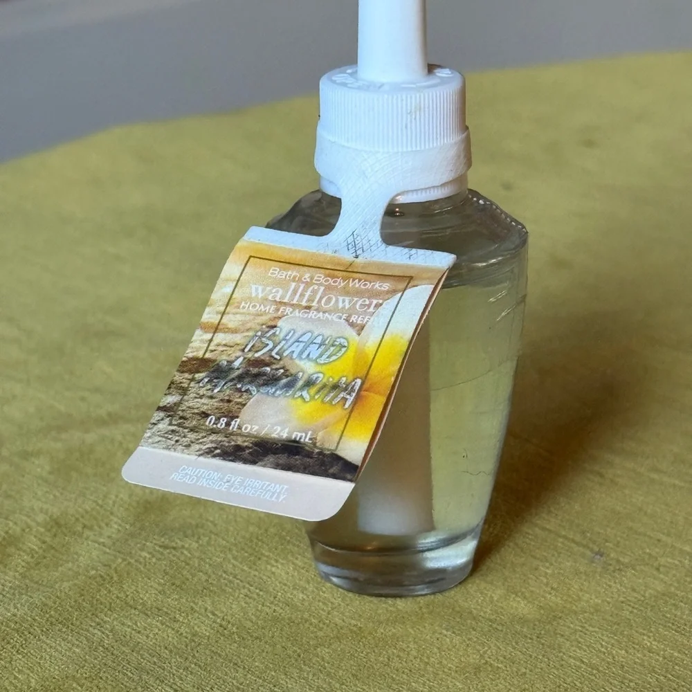 BOGO Bath & Body Works Island Margarita Wallflower Refill - Picture 1 of 1